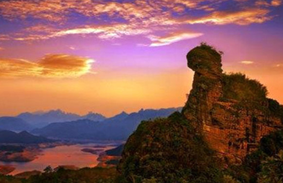 广西十大山峰排行榜：十万大山上榜，第一是华南第一高峰 