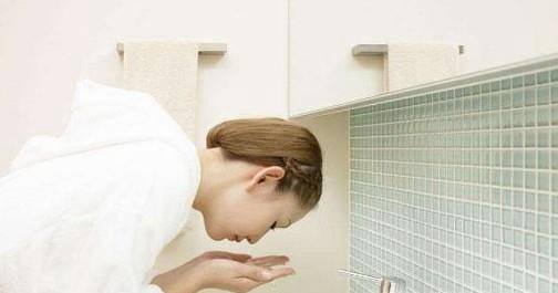 洗脸过程中哪些错误方式会危及到健康？ 